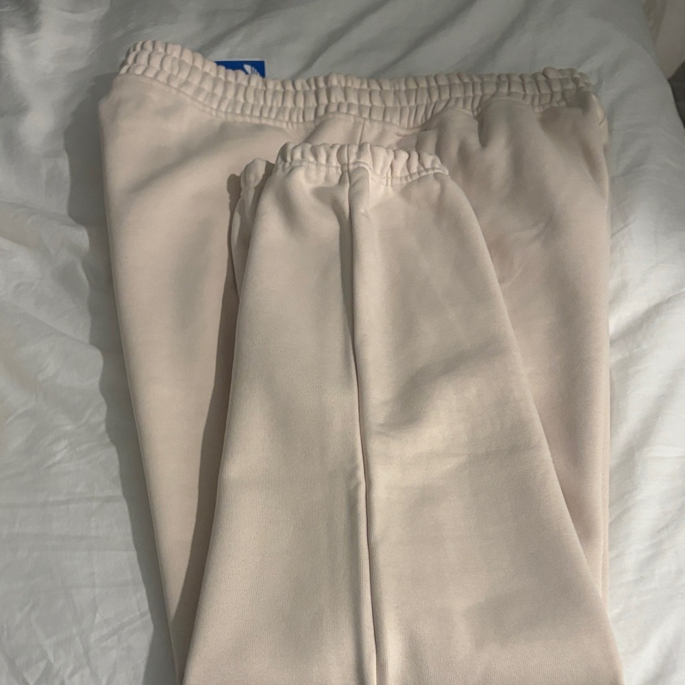 NWT Adidas Off-White TREFOIL ESSENTIALS Tracksuit Set - Picture 11 of 16